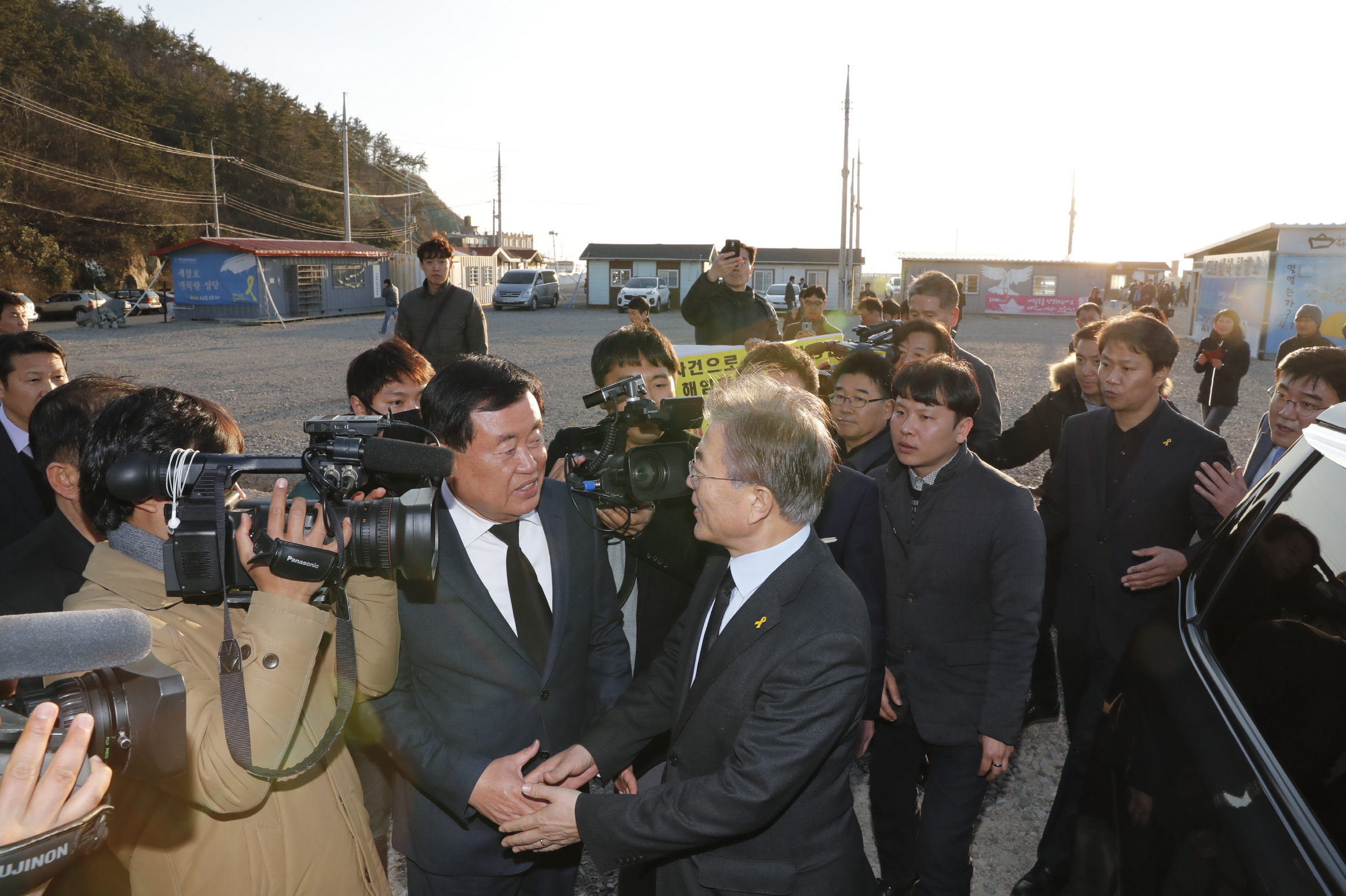 더불어민주당 문재인 대표 진도항 방문 첨부#2