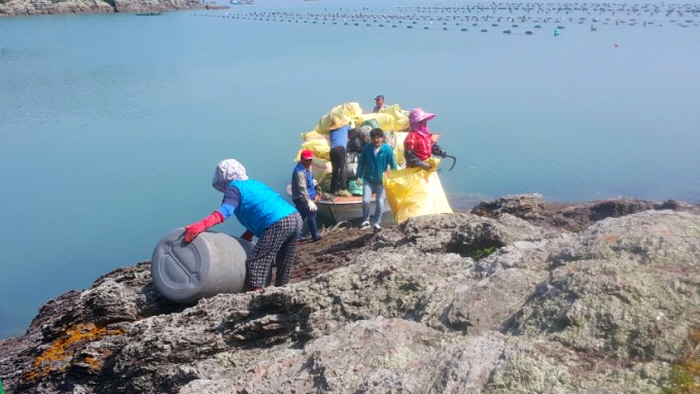 수품길 주민들과 의신면 조정빈 담당자를 칭찬합니다. 첨부#3
