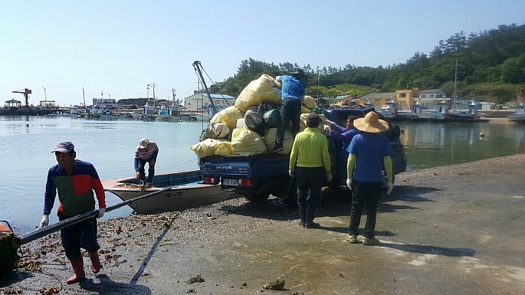 수품길 주민들과 의신면 조정빈 담당자를 칭찬합니다. 첨부#4