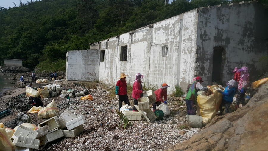 수품길 주민들과 의신면 조정빈 담당자를 칭찬합니다. 첨부#5