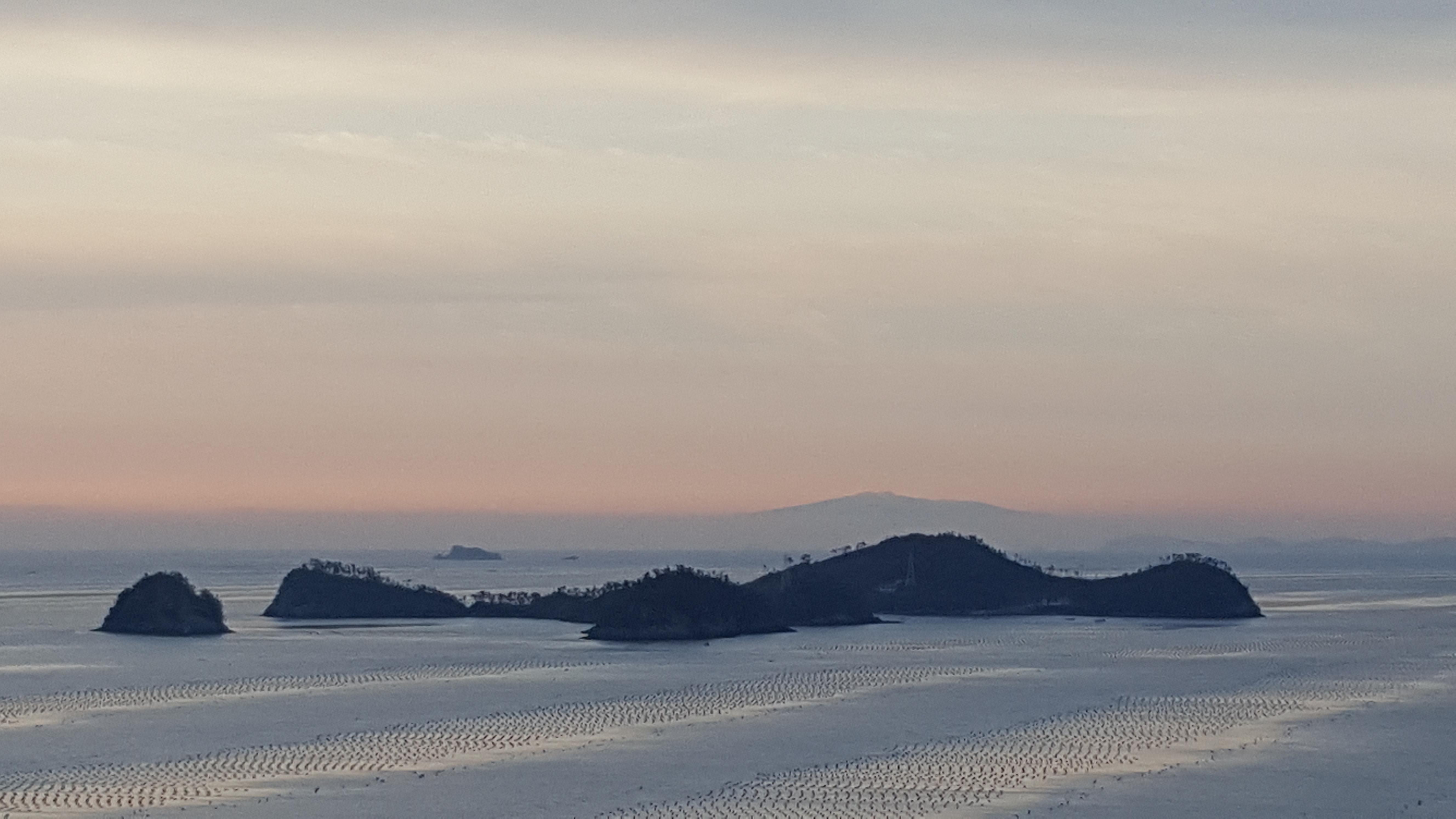 의신면 구자도 좌측 매도,산너머 제주한라산.고맙습니다. 첨부#1
