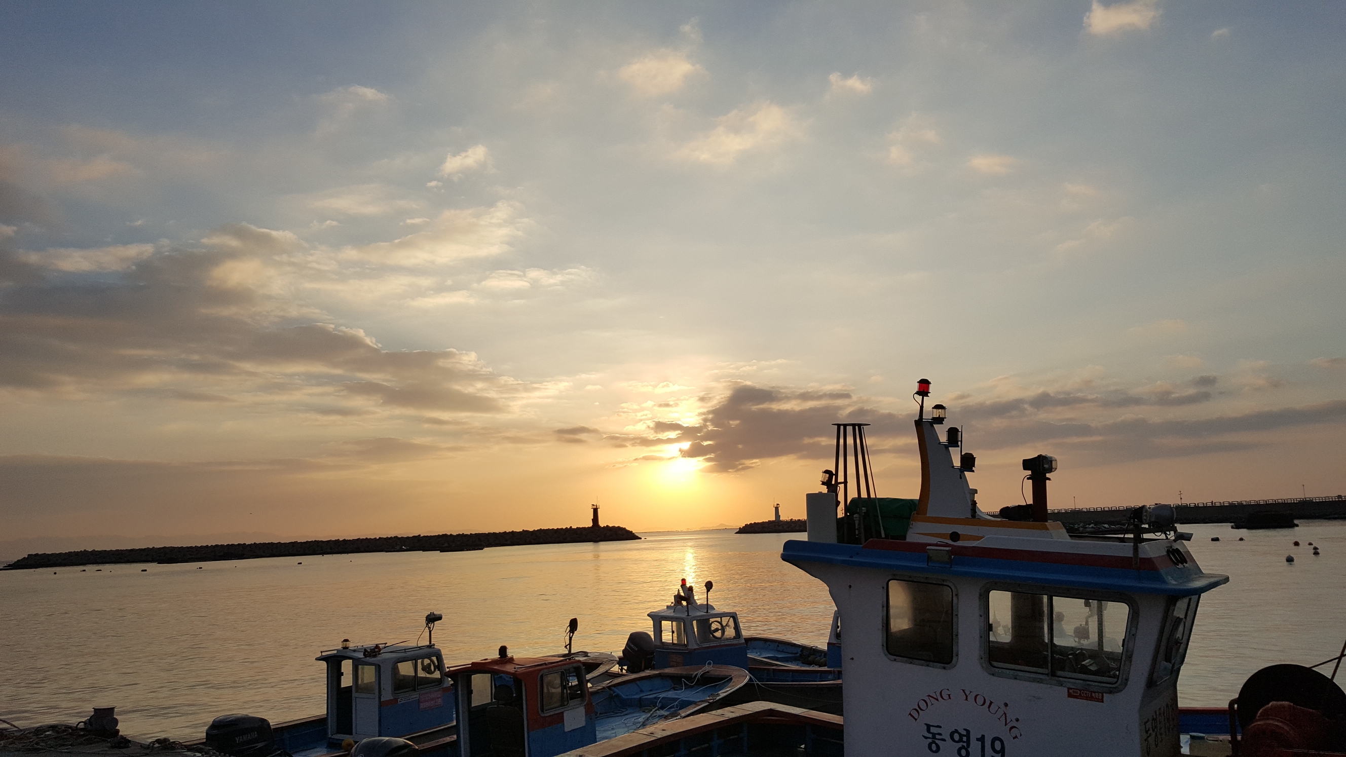 버스한바퀴 금호고속에서 2019년 일출여행계획을 진도접도 수품항서방파제 등대 검토, 감사합니다. 첨부#5