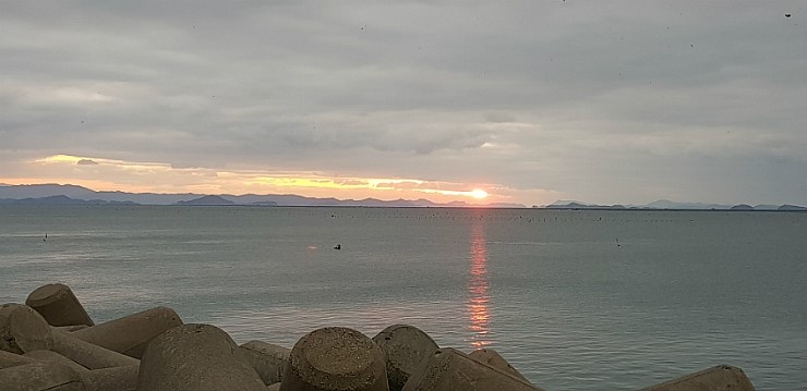 Re : 2019년1월1일 의신면 수품항서방파제 일출 및 신년 산행. 첨부#4