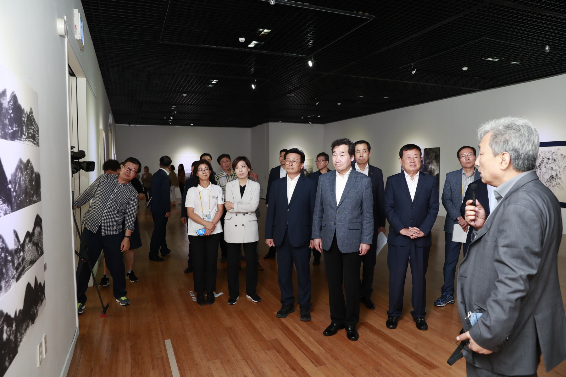 9.8 이낙연 국무총리 국제수묵비엔날레 방문 이미지