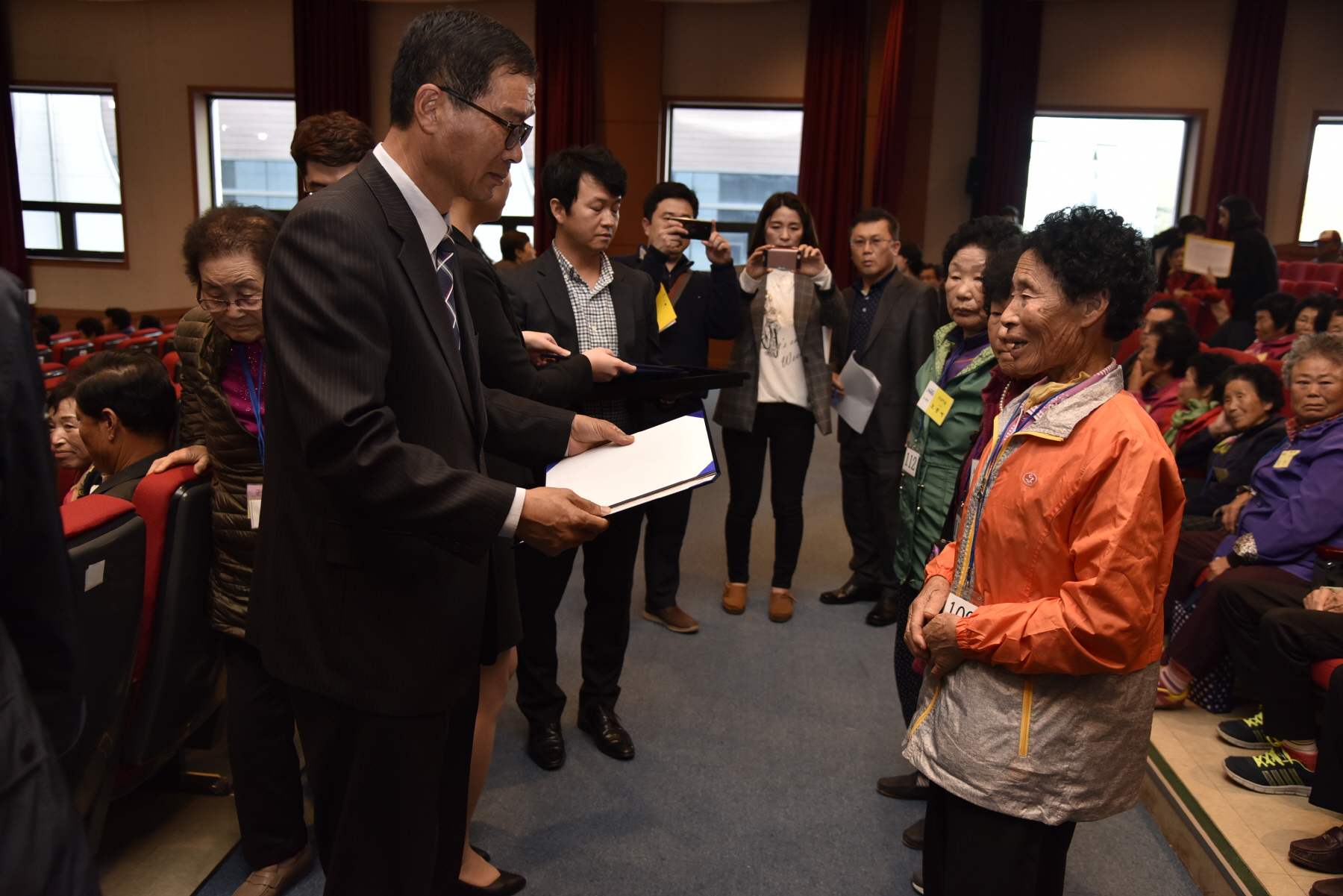 10.31 제7회 군민한글학교 백일장대회 시상식 첨부#5