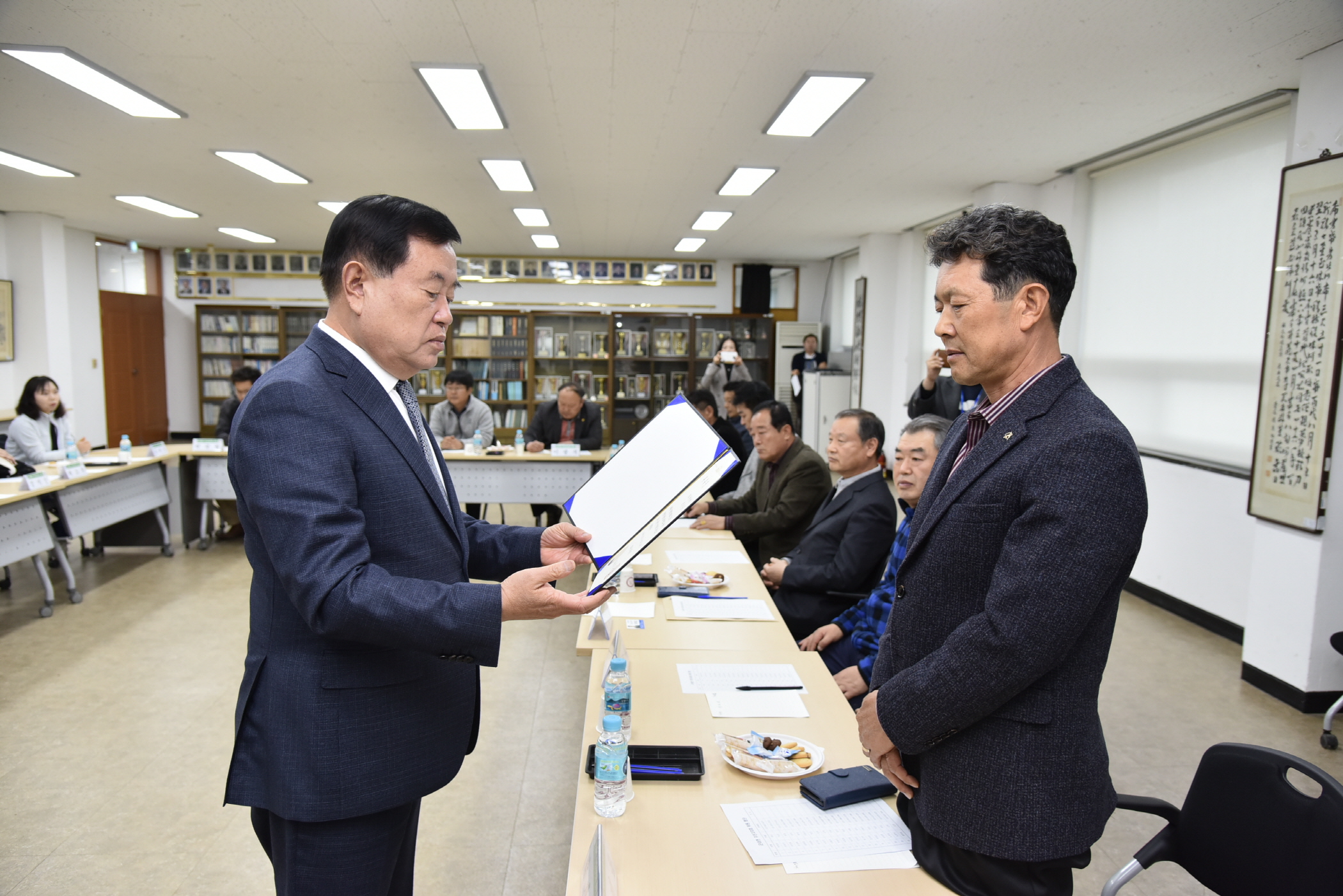 3.11 군내면 주민자치회 위원 위촉장 수여식 이미지