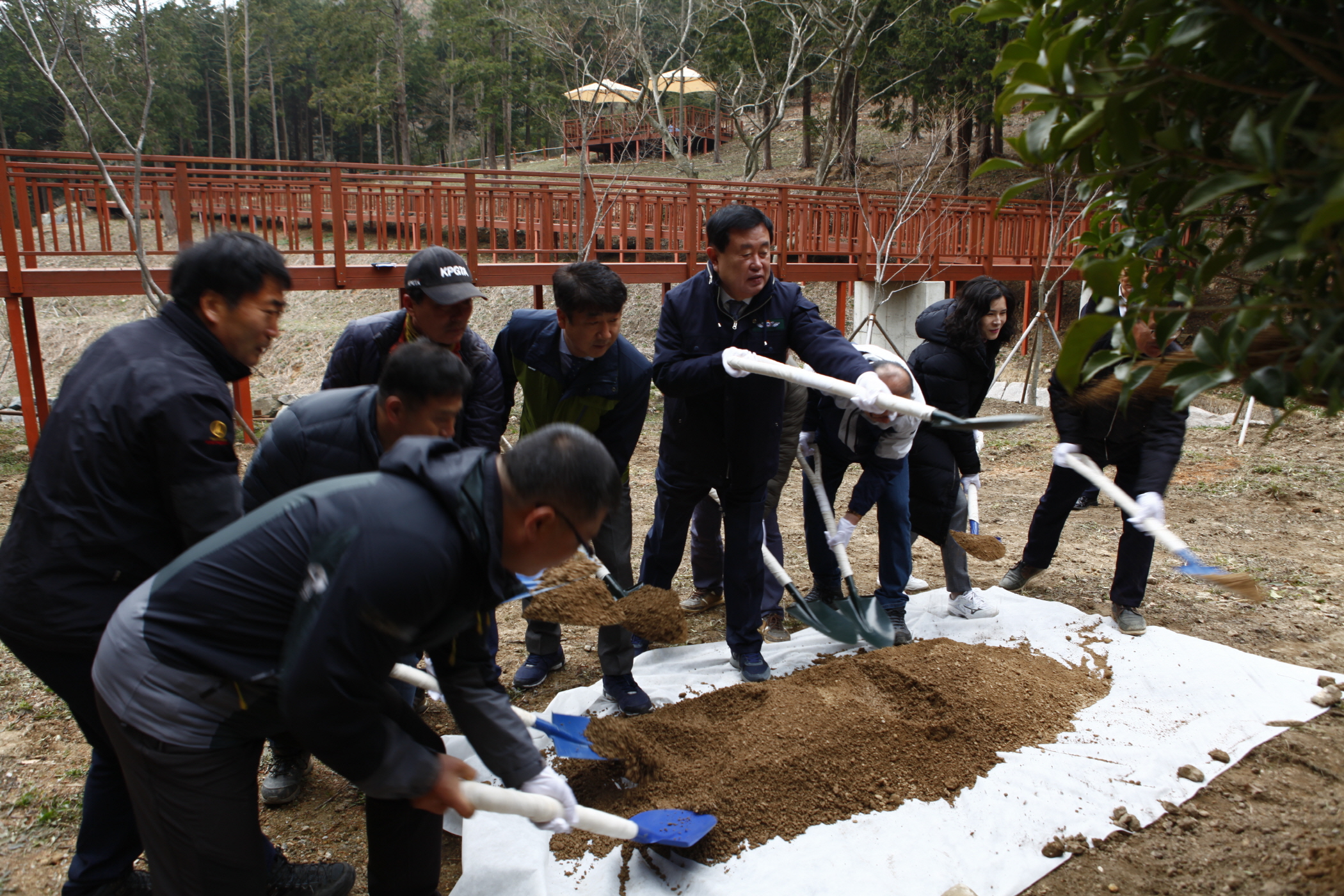 3.15 제74회 식목일 기념 나무심기행사(무장애숲길) - 사진 첨부#2