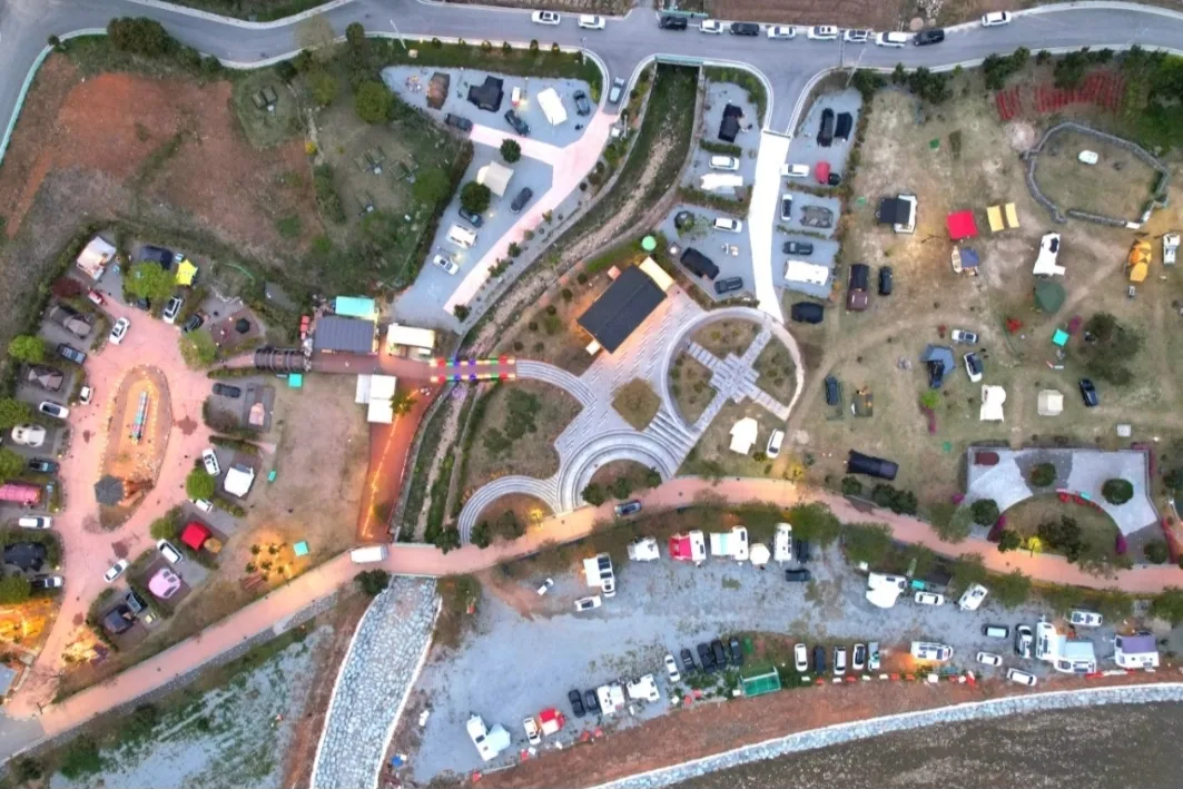 산림휴양과 장재필 과장님, 김재영 팀장님, 김병철 주무관님 감사하고, 칭찬해 드립니다. 첨부#3