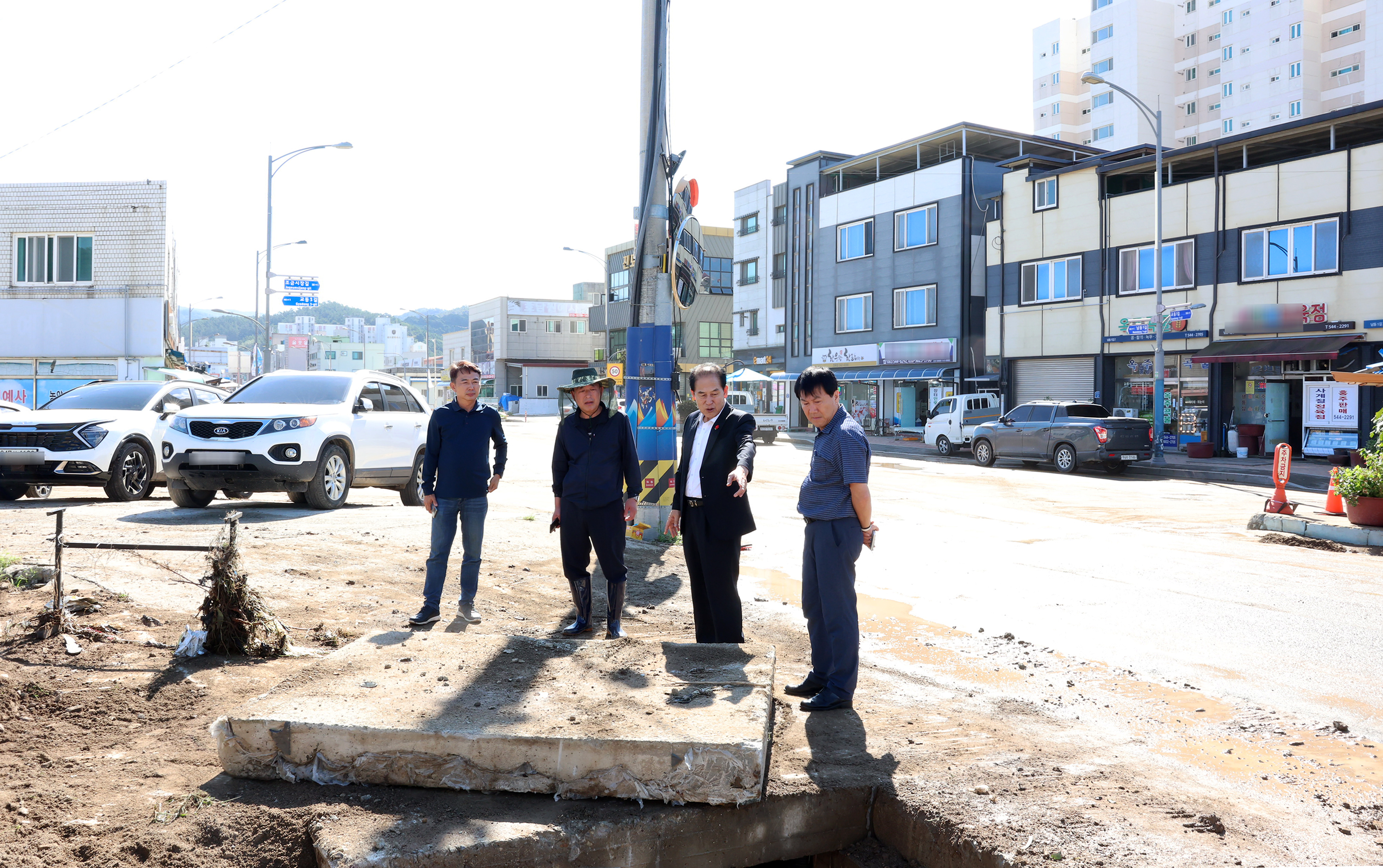 집중호우 피해 현장 복구 작업 이미지