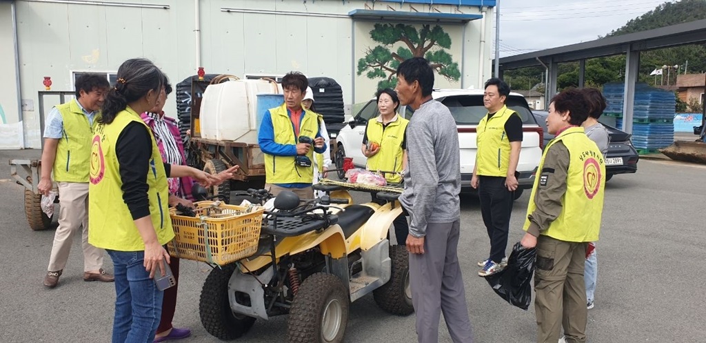 남도사랑진도군봉사단, 어르신의 밤길에 ‘안전의 빛’을 밝히다 이미지