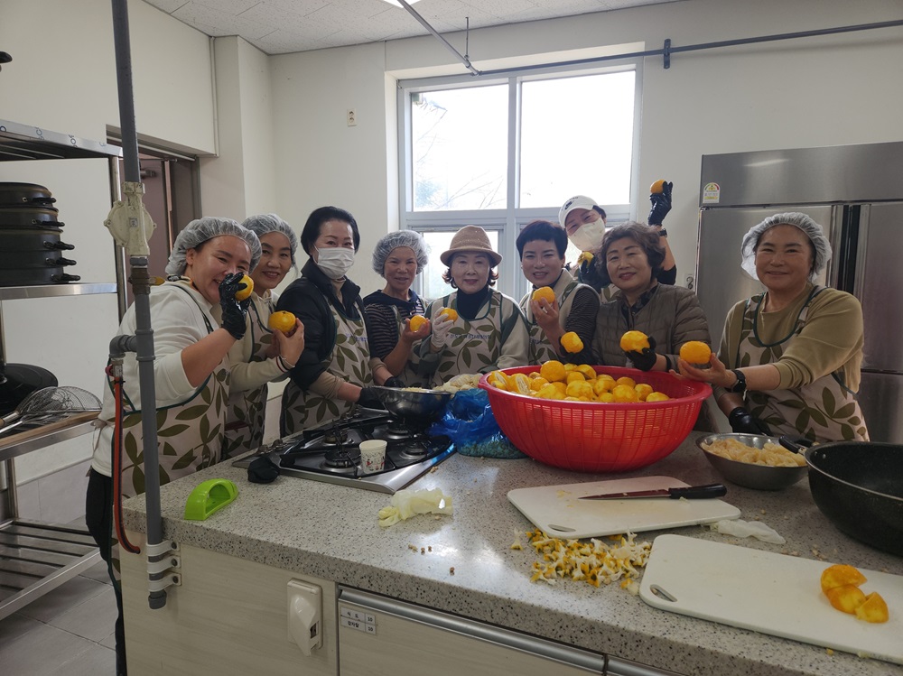 진도군여성단체협의회, ‘유자청 나눔 봉사활동’ 펼쳐 이미지