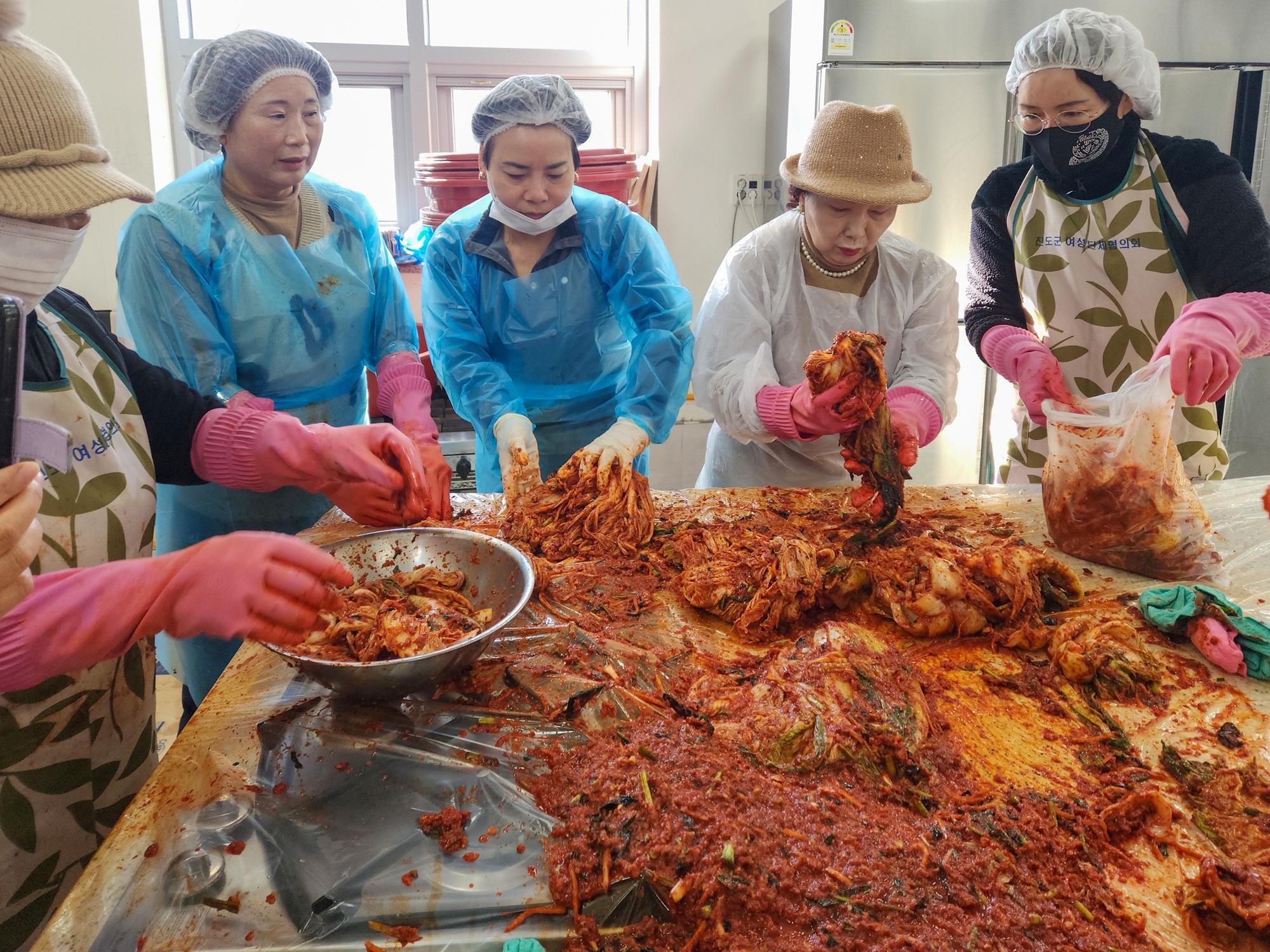 진도군여성단체협의회, ‘사랑 가득 김장 나눔 봉사’ 펼쳐 이미지