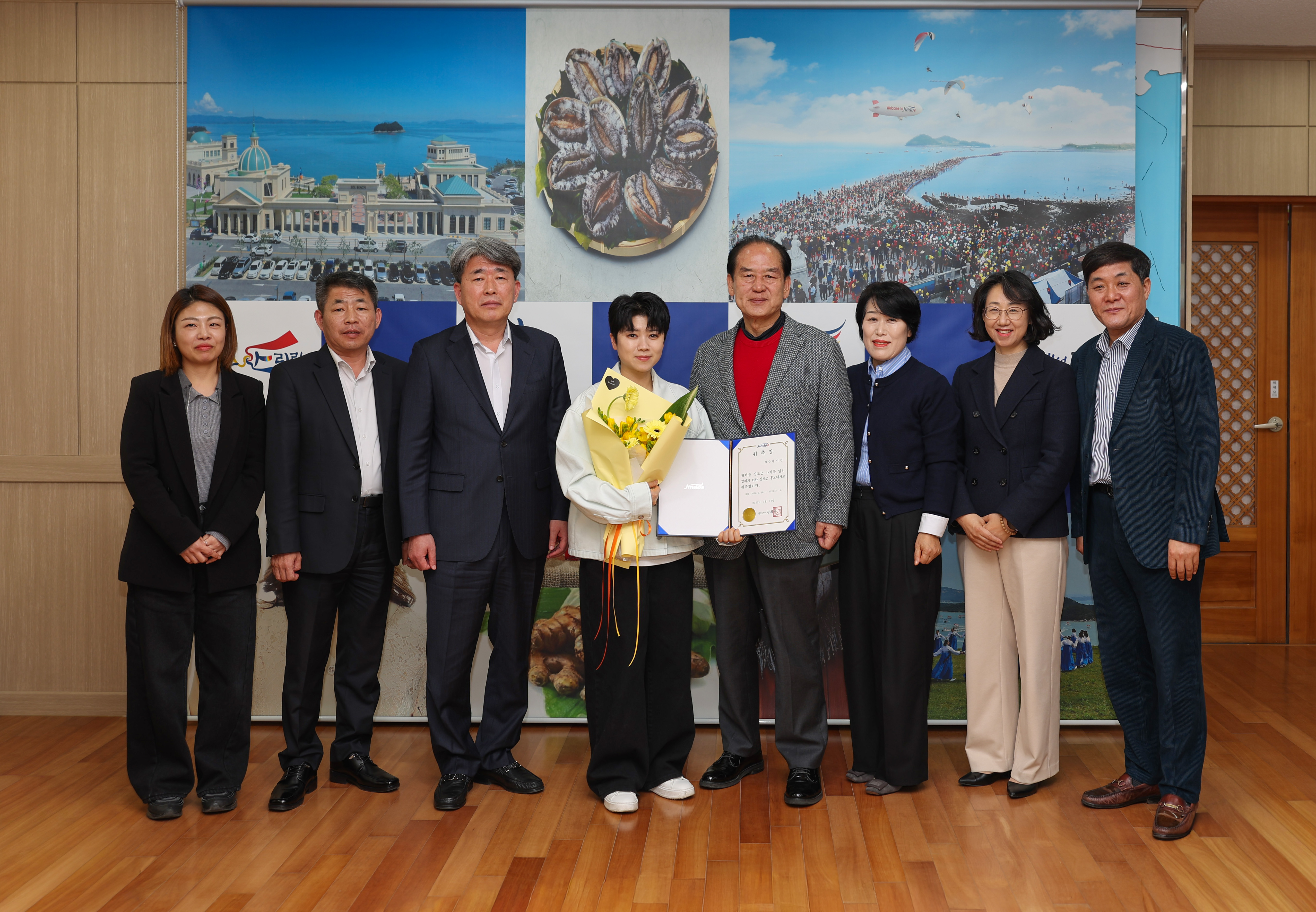 트로트 가수 ‘마이진’, 고향 진도군 새 홍보대사 위촉 - 문화 | 코리아NEWS